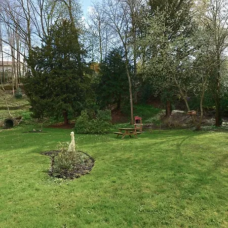 Le Petit Jardin - Appt Pour 4 Avec Bain A Remous Apartamento *